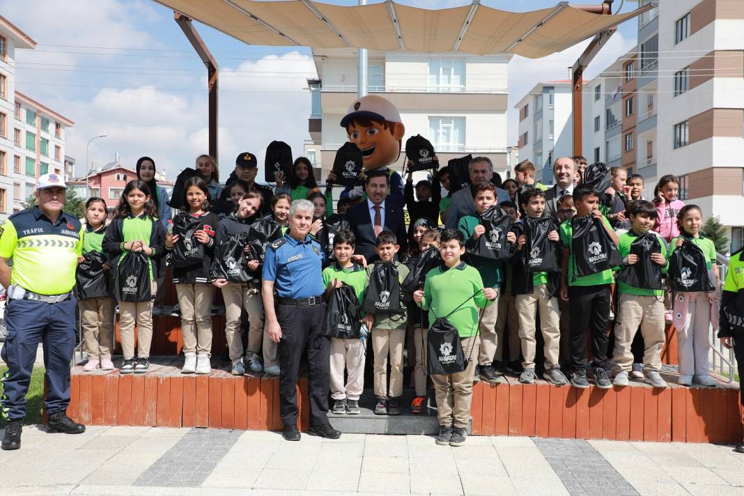 Karatay’da binlerce öğrenci 2 önemli konuda eğitim aldı 3